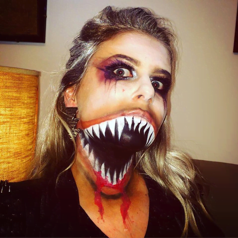 scary pictures - halloween makeup - sharp jagged teeth