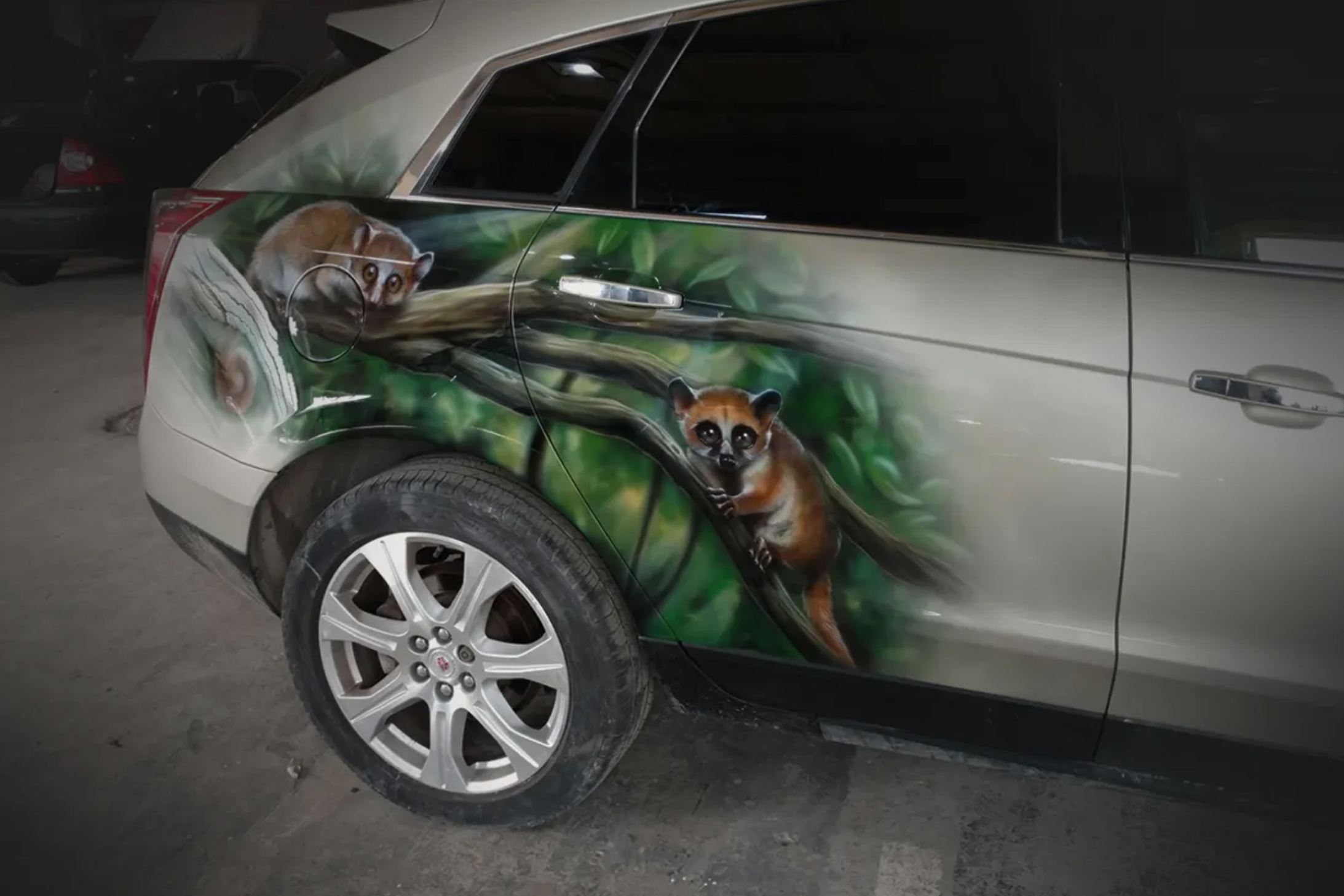 funny airbrushed cars - animals on a tree