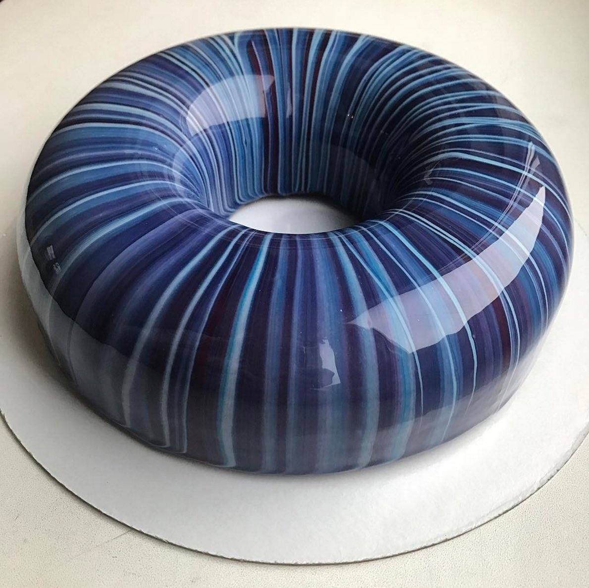 perfect pics - very satisfying blue cake looks like a glass marble