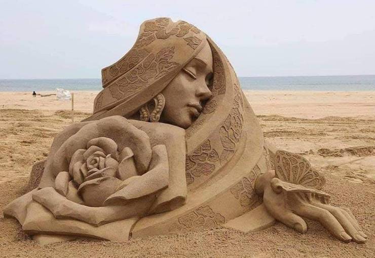 funny random pics - sand sculpture