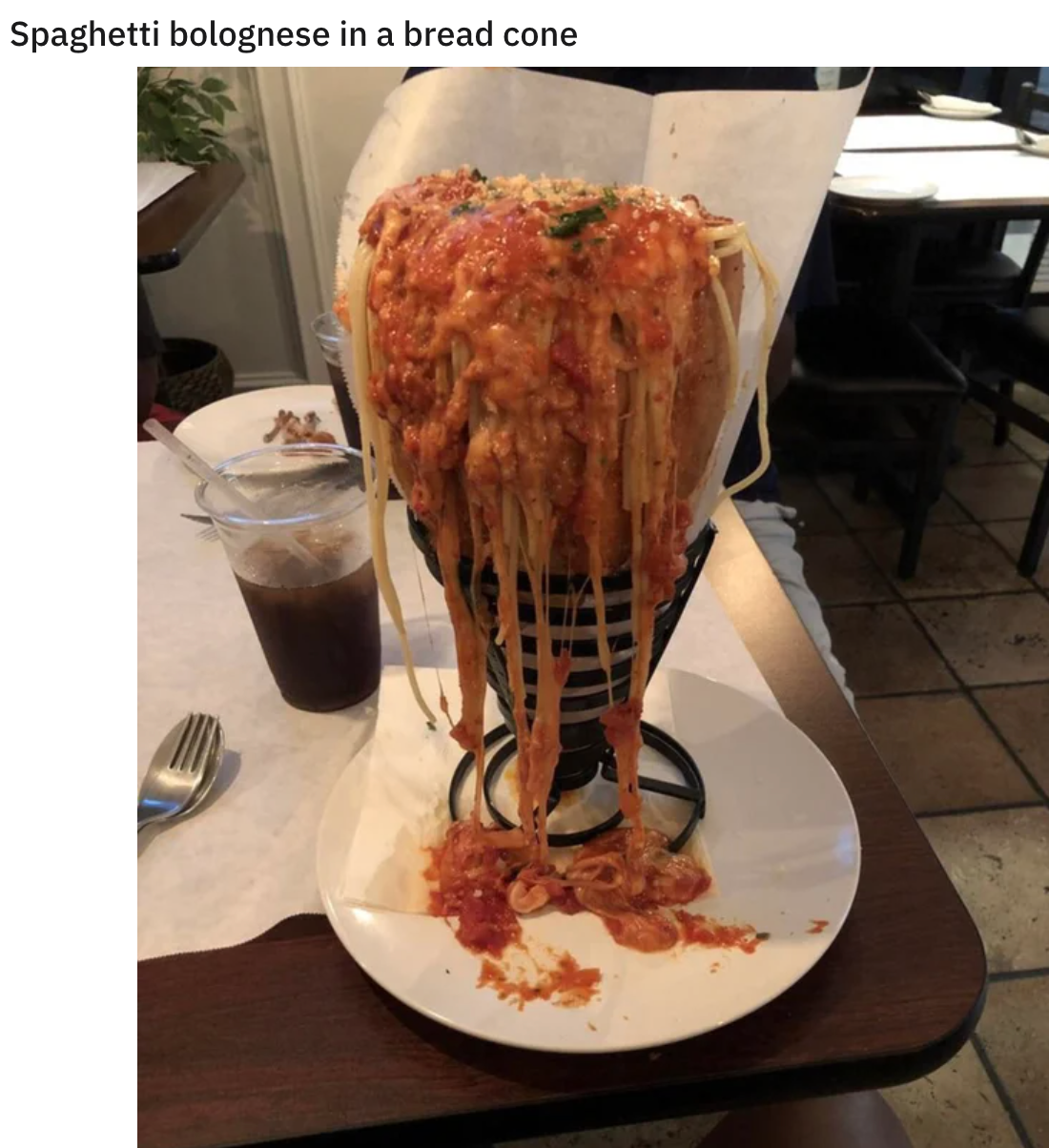 funny food pics - Spaghetti bolognese in a bread cone