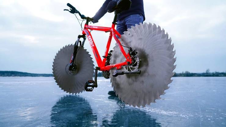 cool random pics - bike with saw blade wheels