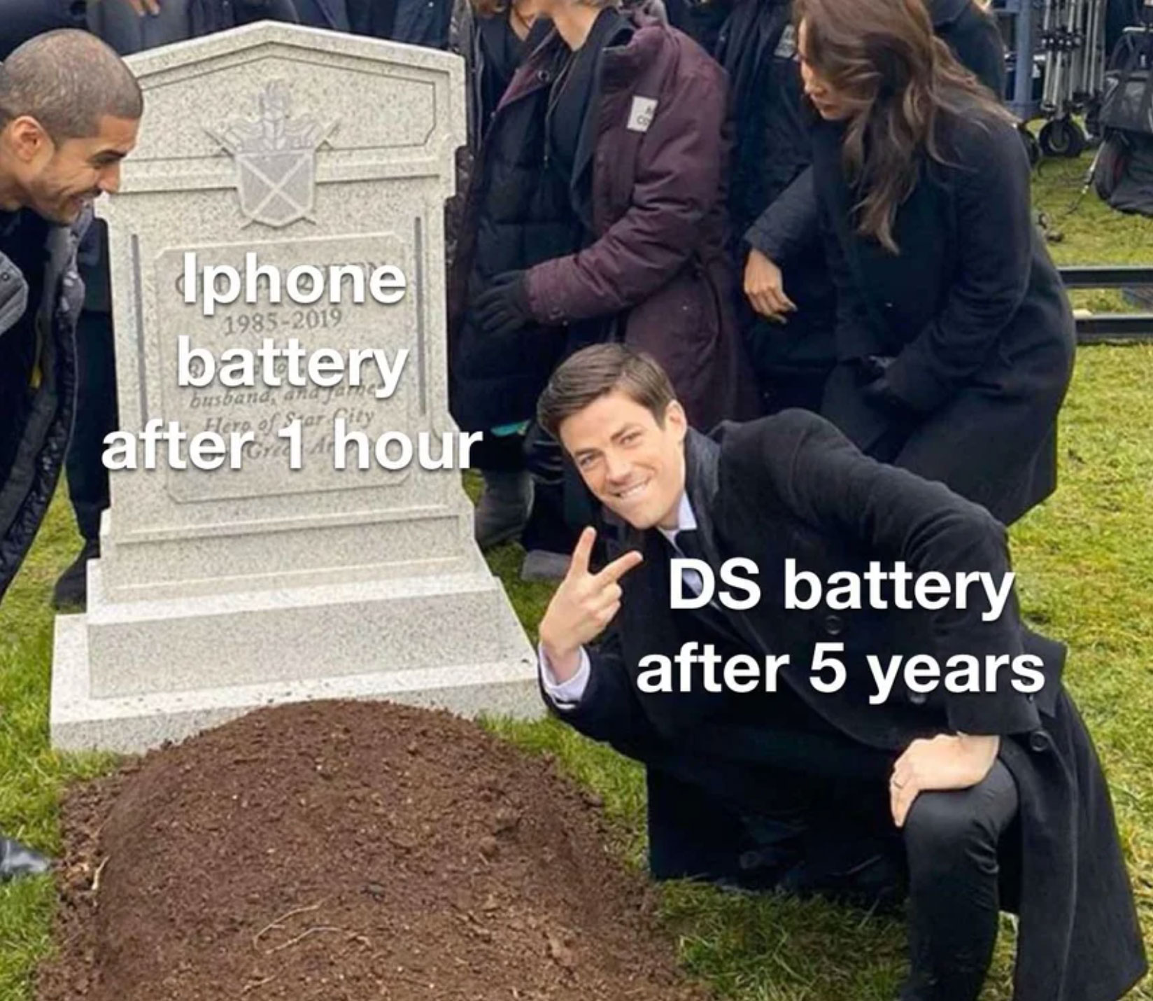 funny gaming memes - 19852019 Iphone battery after 1 hour busband Ds battery after 5 years