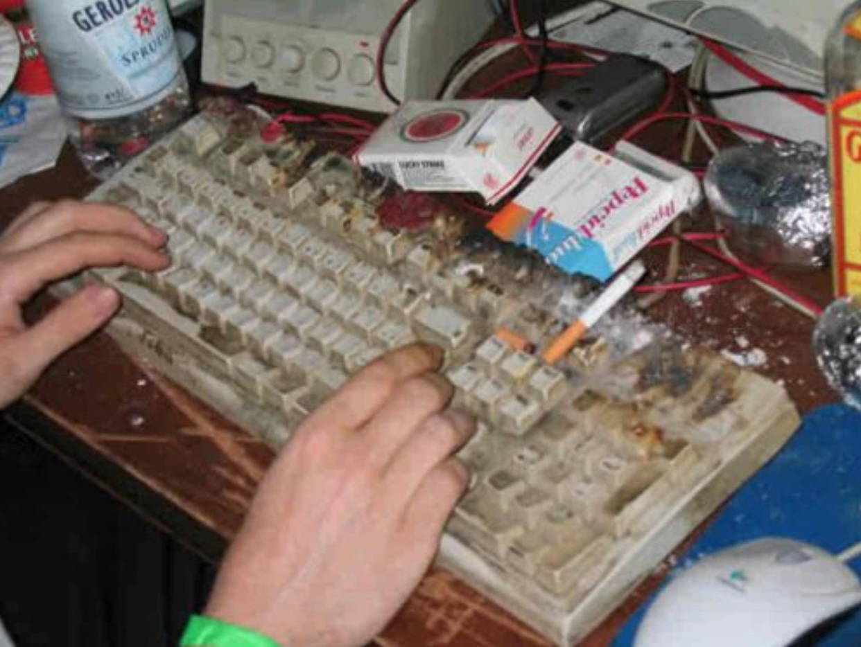 sad and disgusting gamer rigs - dirtiest keyboard ever - Ger Sprun Copos Pepcide