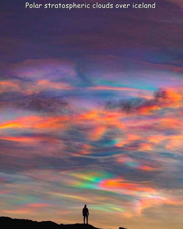 awesome pics and funny randoms - nuages nacrés - Polar stratospheric clouds over iceland horslur