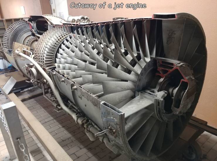 random pics and cool photos - jet engine - Cutaway of a jet engine