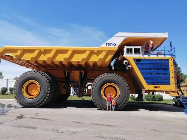 things that are huge - truck - 75710