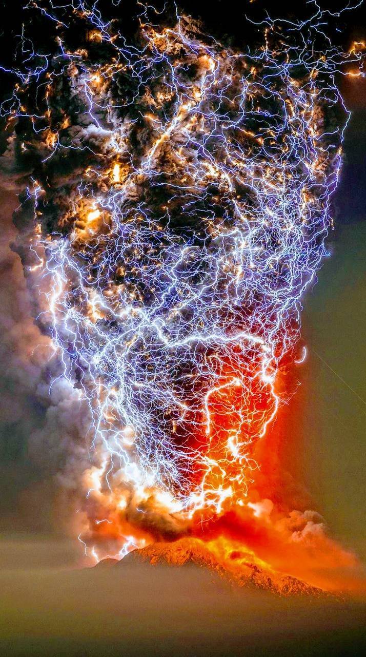 awesome pics to enjoy - volcanic lightning