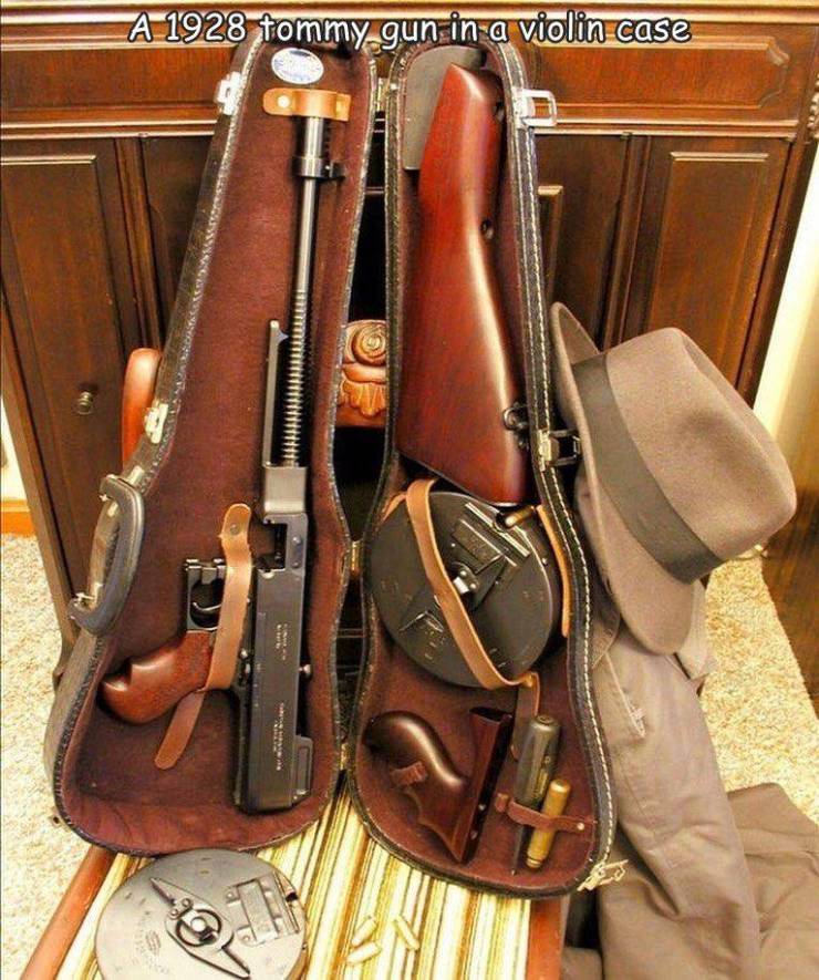 random funny and cool pics - tommy gun in violin case - A 1928 tommy gun in a violin case