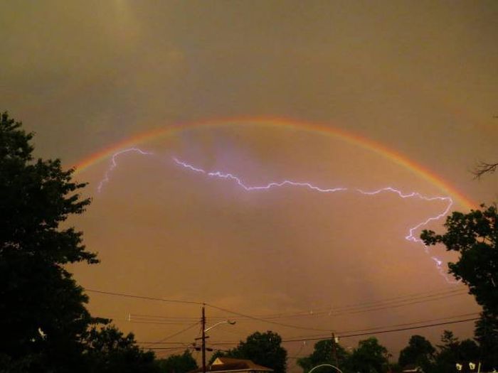 funny cool and random pics -lightning bouncing off rainbow