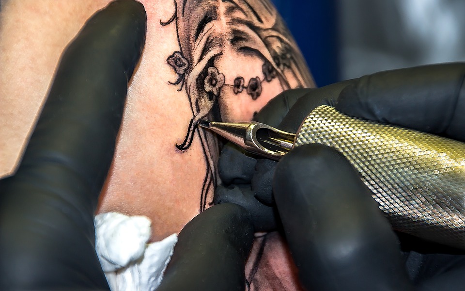 worst tattoos - tattoo fails - getting tattoo