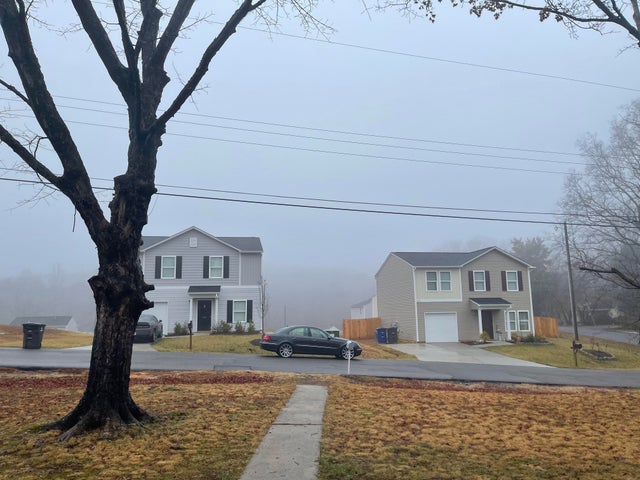 u/Kaoss20: <br> It looks like a Tim Burton set at 2pm and it just rolled in.