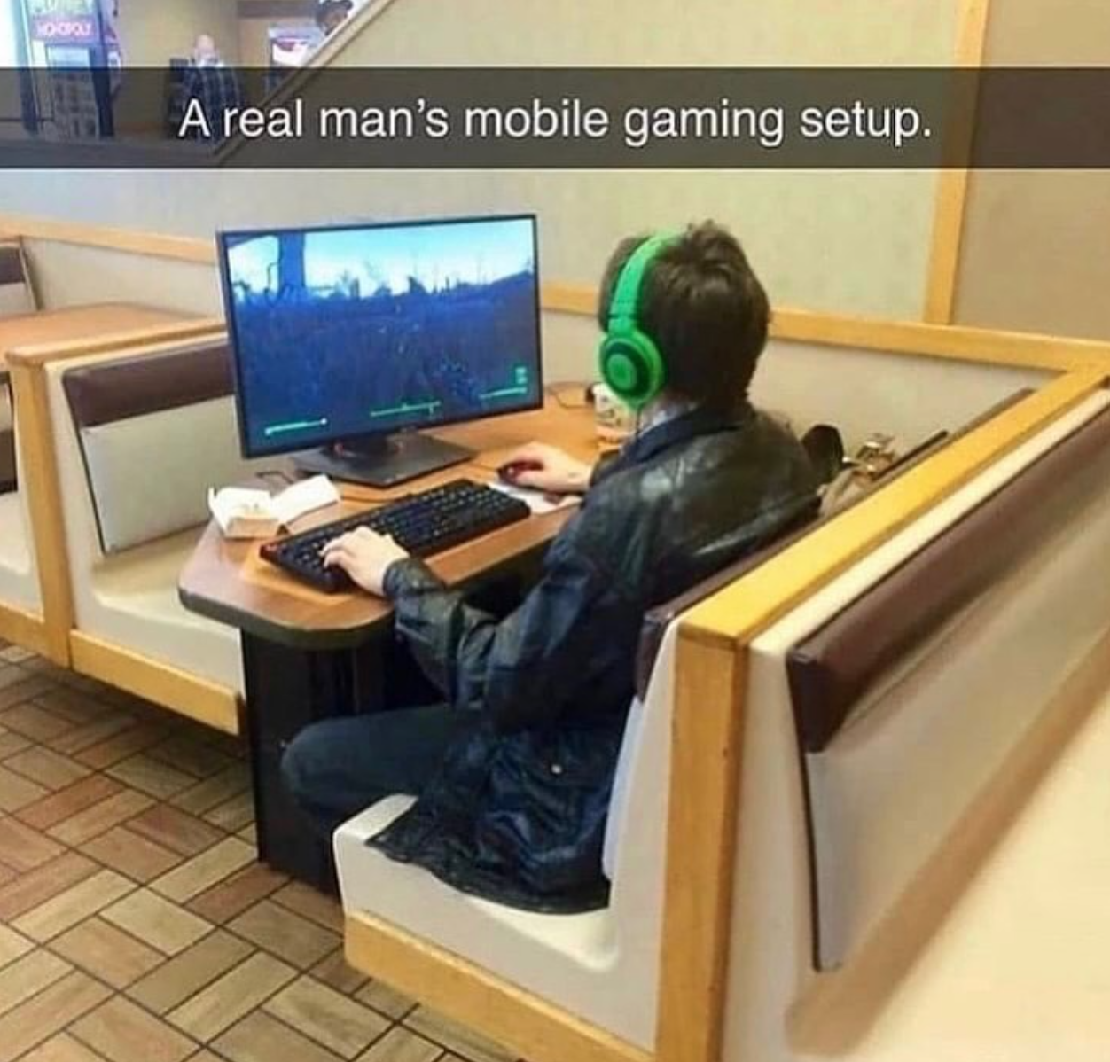 funny gaming memes - gaming at mcdonald's - Do A real man's mobile gaming setup.