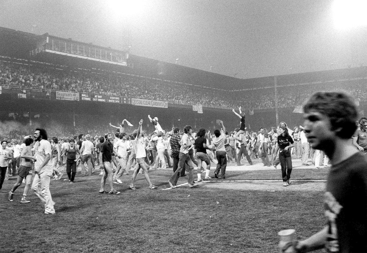 Crazy Moments in Baseball - disco demolition ight - Seagrams Bal Ay Bay Strike Out Inning Rete Sox Visitors Bistal Learvoor