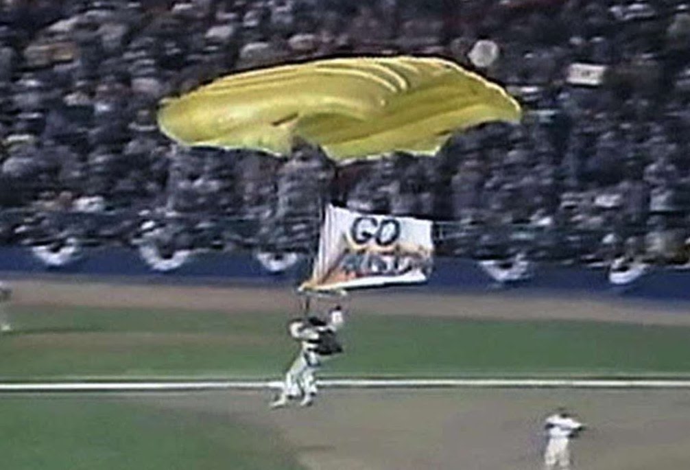 Crazy Moments in Baseball - 1986 world series parachute - Co 929