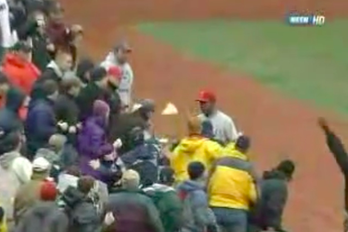 Crazy Moments in Baseball - pizza throw baseball - Ben Ho