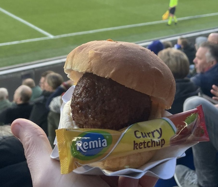 Disgusting Footy Scran - hamburger - Curr Remia ketchup