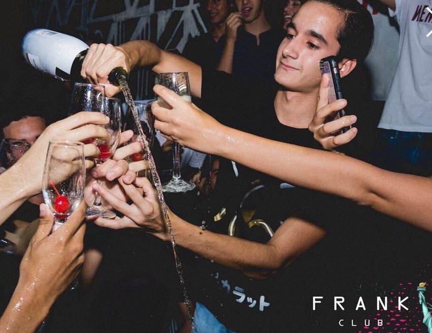 Chaotic Nightclub Photos - hand - Mes Frank Club