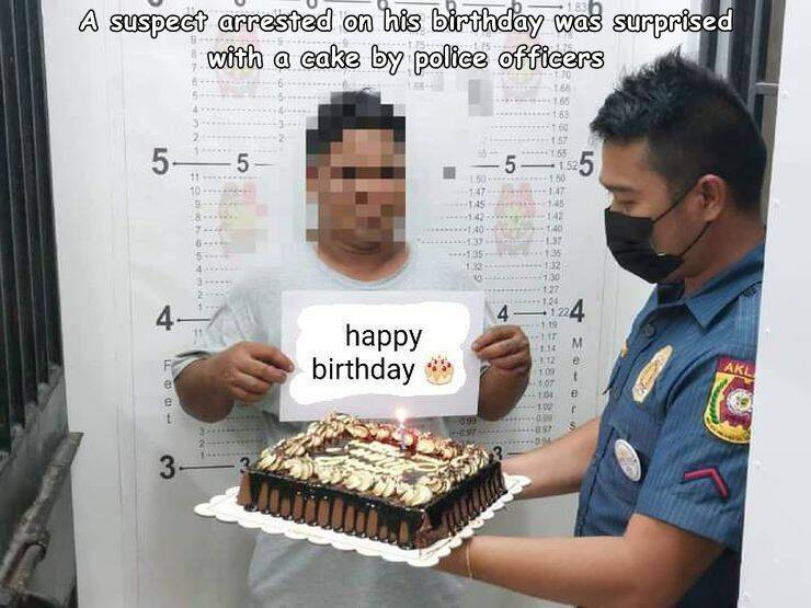 funny pics - Arrest - A suspect arrested on his birthday was surprised with a cake by police officers 2 160 16 155 5 5 5 155 11 10 50 147 15 42 40 150 147 145 142 35 122 27 1.24 4 happy birthday M e 19 Lit 11 12 109 07 01.06 10 Akl Ddt e 08 3