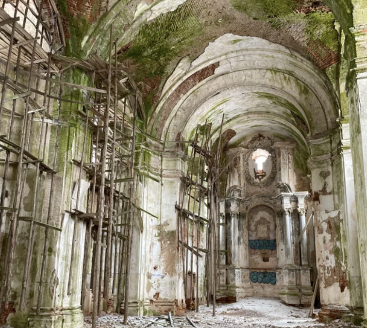 abandoned things - historic site - B Wa