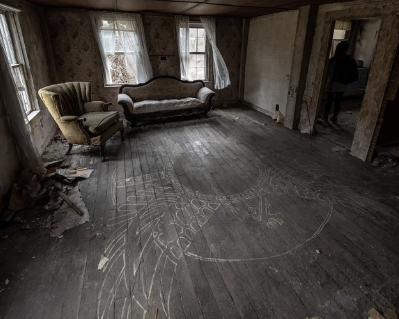 abandoned things - floor
