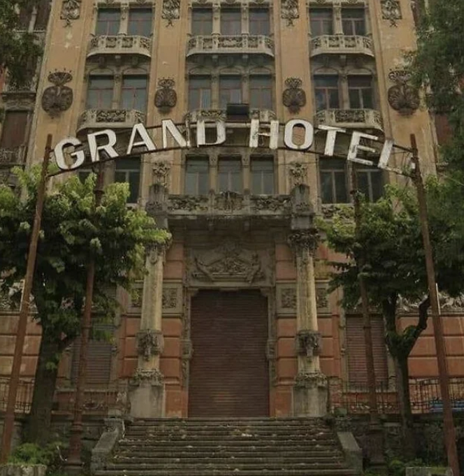 abandoned things - abandoned hotel - Grand Hotel