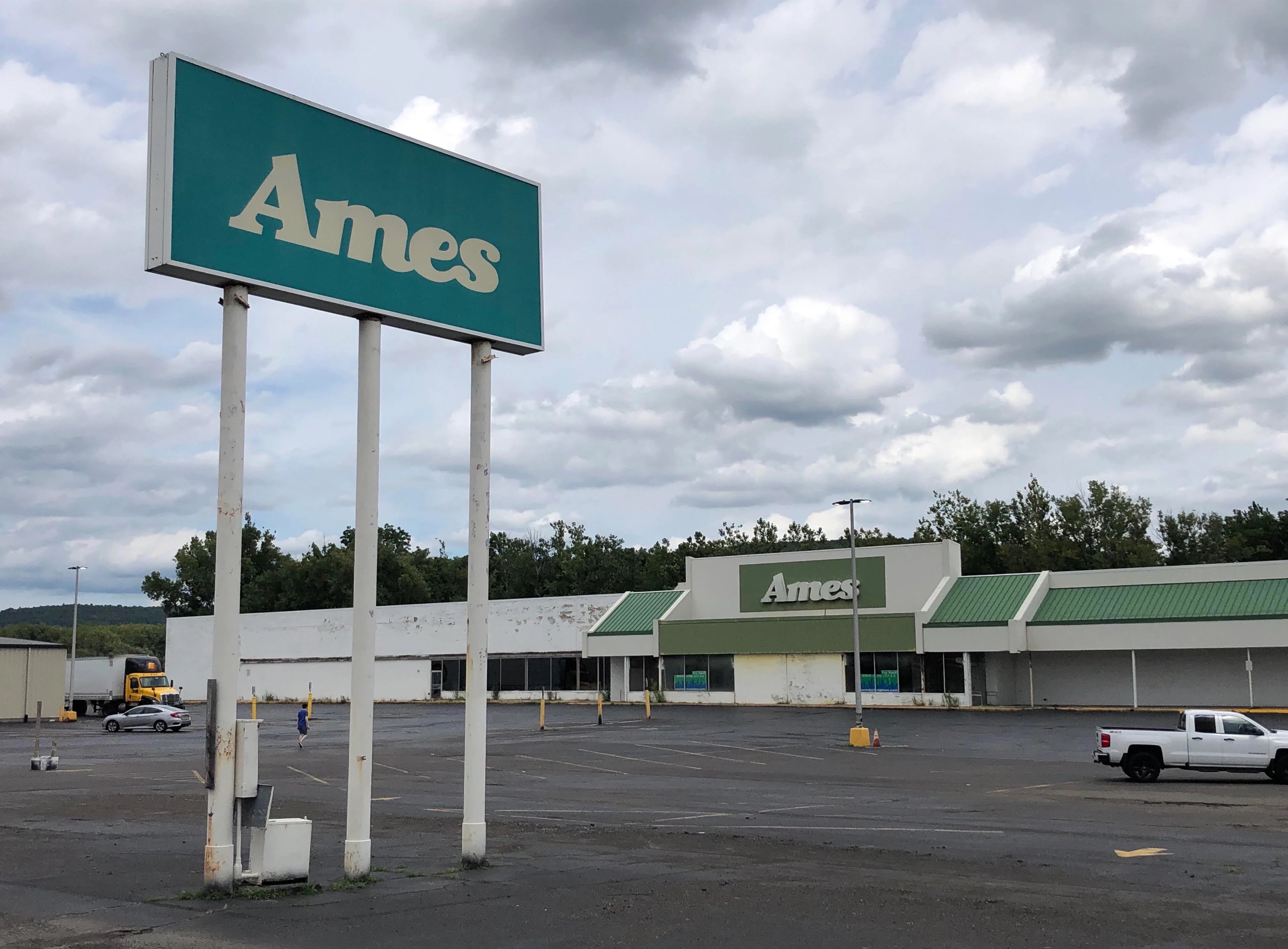 Defunct Companies -ames department store - Ames Ames