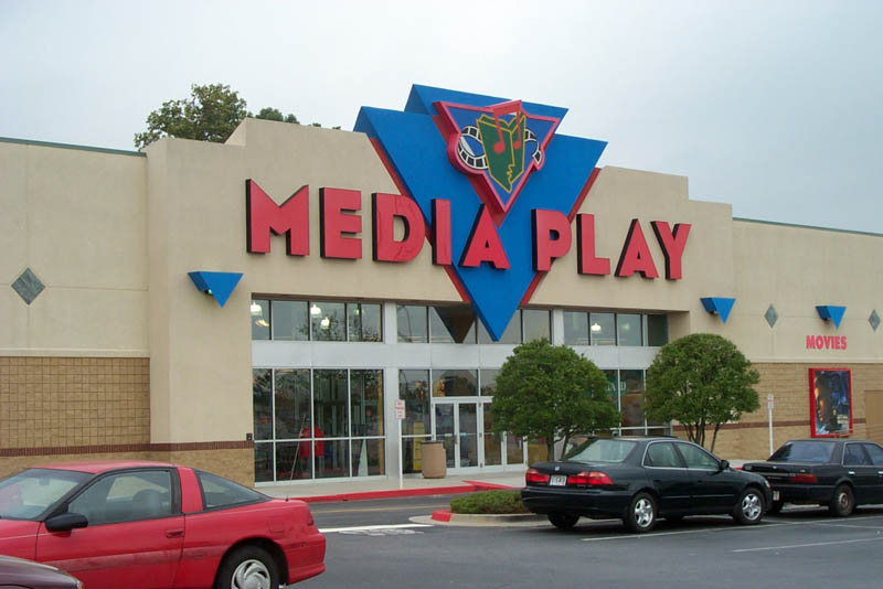 Defunct Companies -signage - Media Play Movies