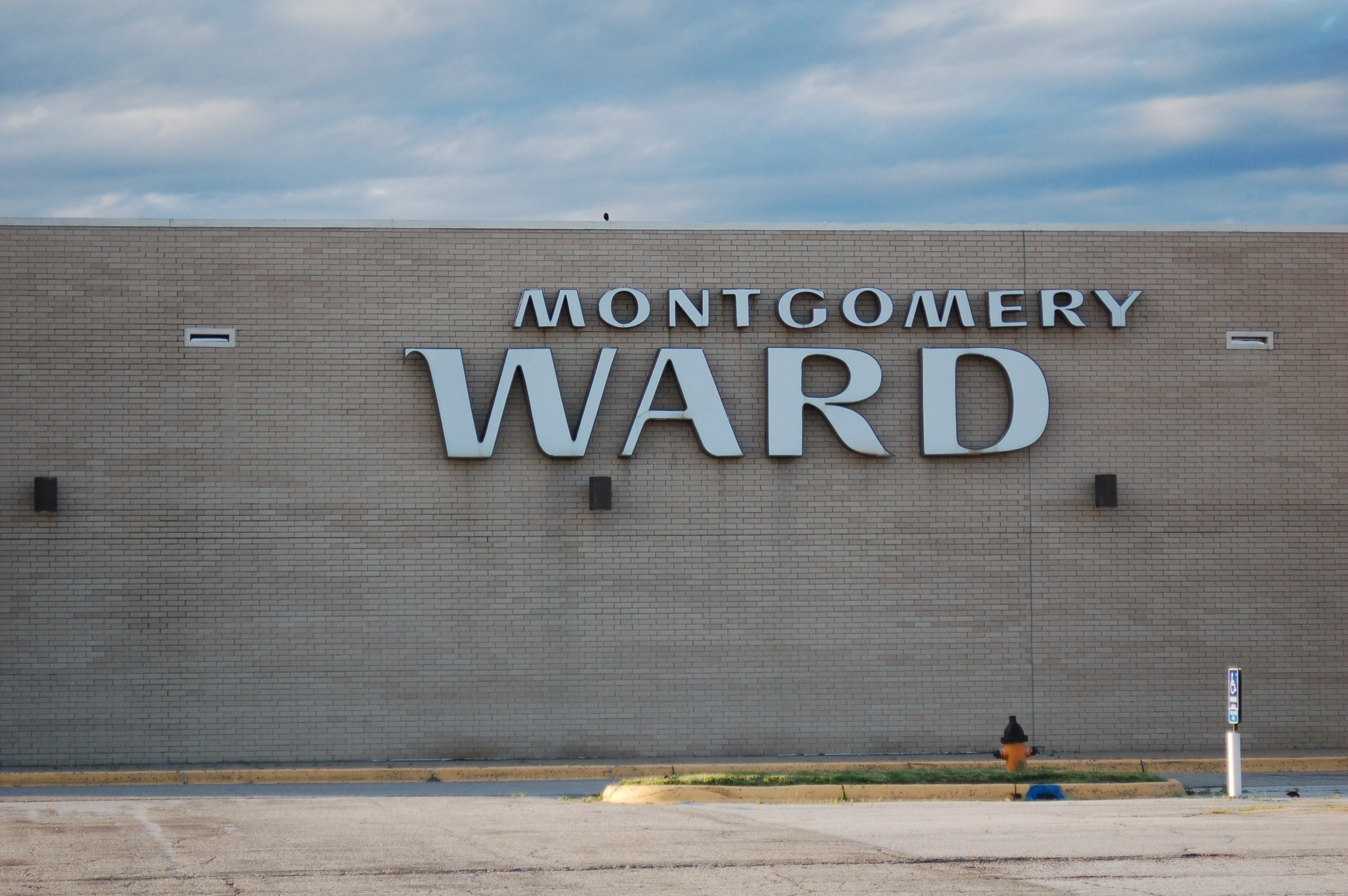 Defunct Companies -montgomery ward store - Montgomery Ward