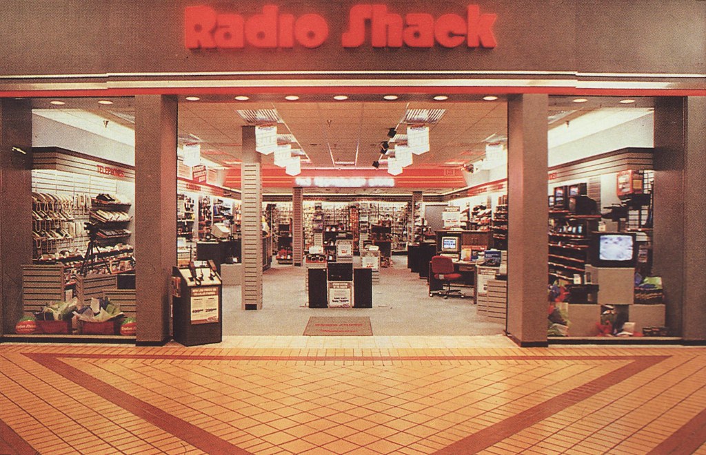 Defunct Companies -outlet store - Radio Shack 6 Fella