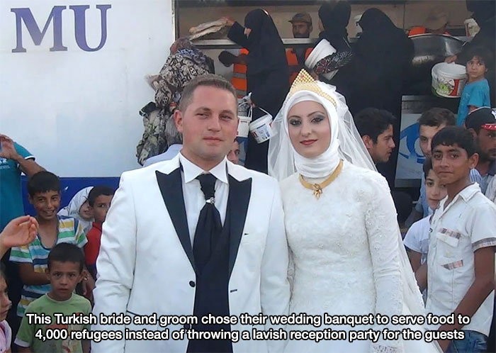 wholesome pics - wedding syrian bride - Mu Hew This Turkish bride and groom chose their wedding banquet to serve food to 4,000 refugees instead of throwing a lavish reception party for the guests