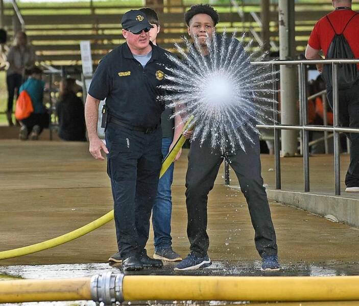 awesome random pics - student starting a firehose - Ws Ses