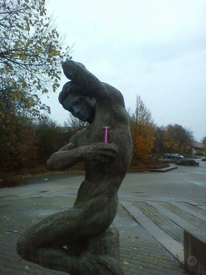 awesome random pics - funny statues