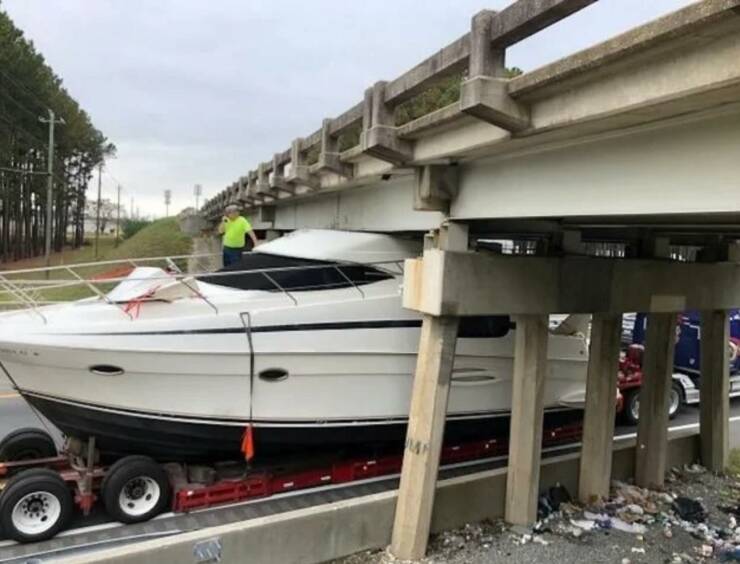 cool pics - boat stuck under bridge
