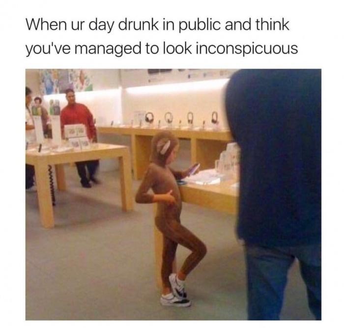 awesome pics and memes - shoulder - When ur day drunk in public and think you've managed to look inconspicuous