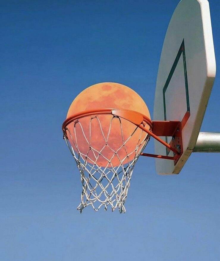 monday morning randomness - moon basketball