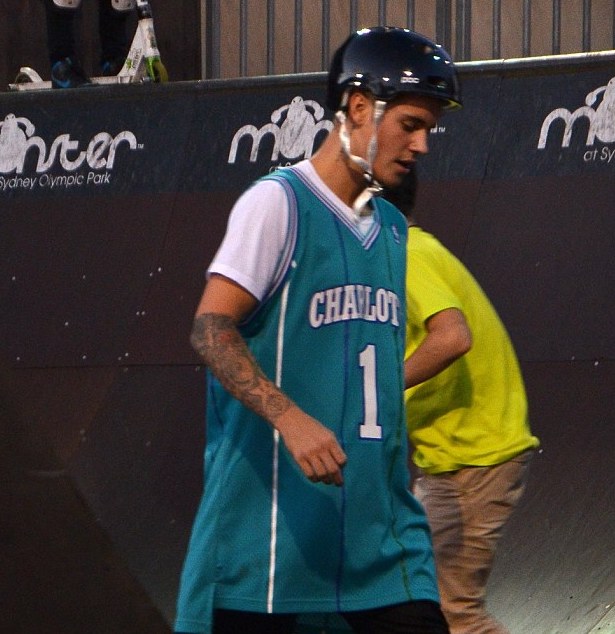 Justin Bieber Bandwagon fan - justin bieber wearing nba jersey - heer mth Sydney Olympic Park Chailot n at Sy