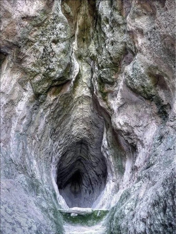utroba cave bulgaria