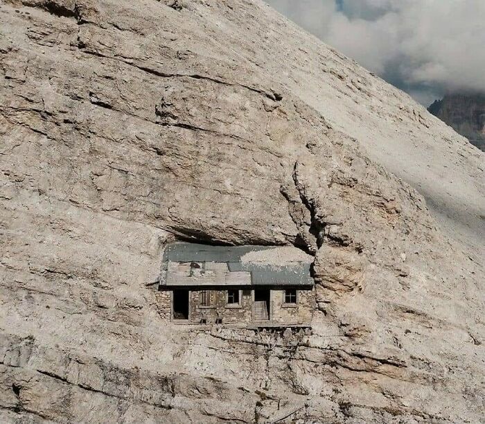 Unique Buildings cool architecture - alpine shelter in the italian dolomites