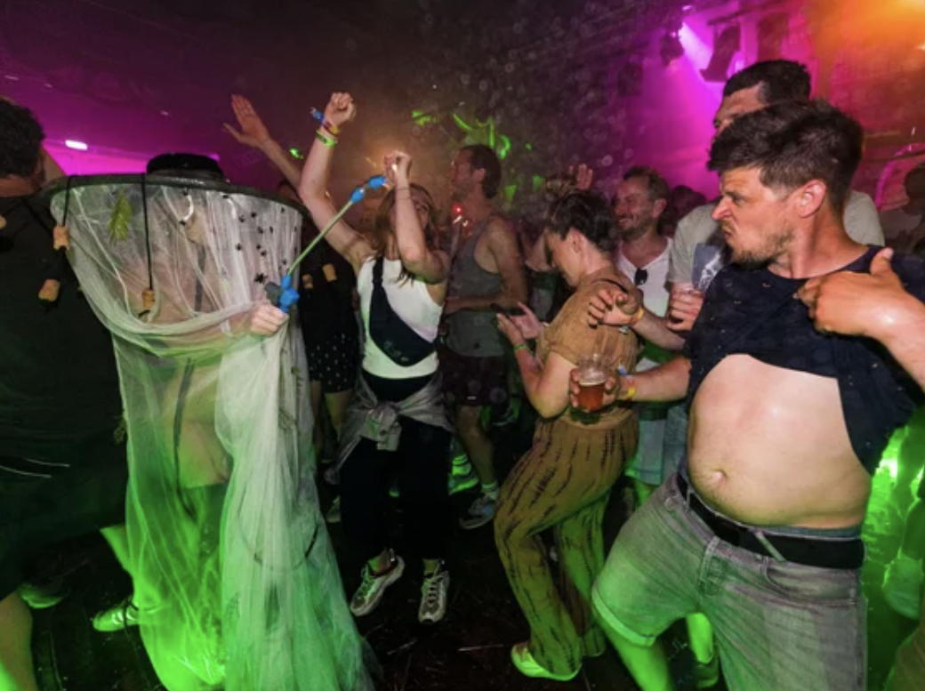 chaotic nightclub photos - dance - Coma