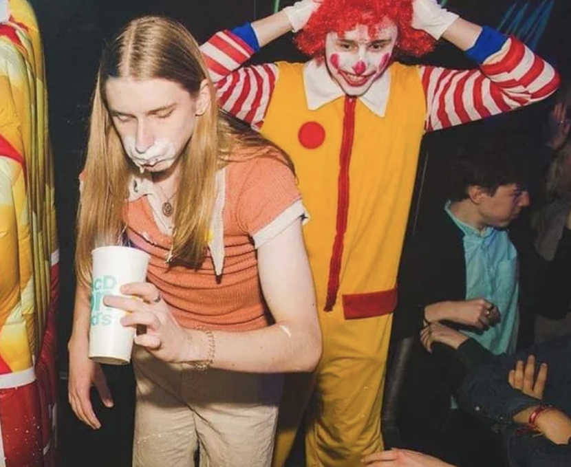 chaotic nightclub photos - clown - d's Reze