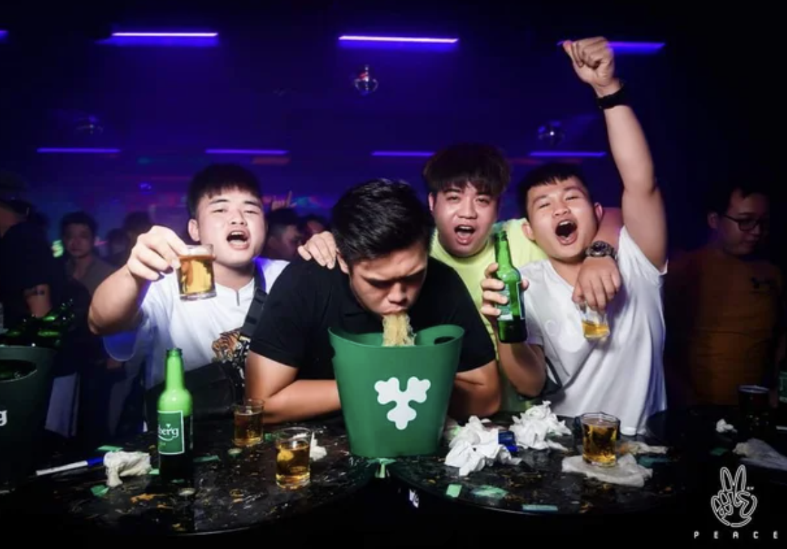 chaotic nightclub photos - Drink -
