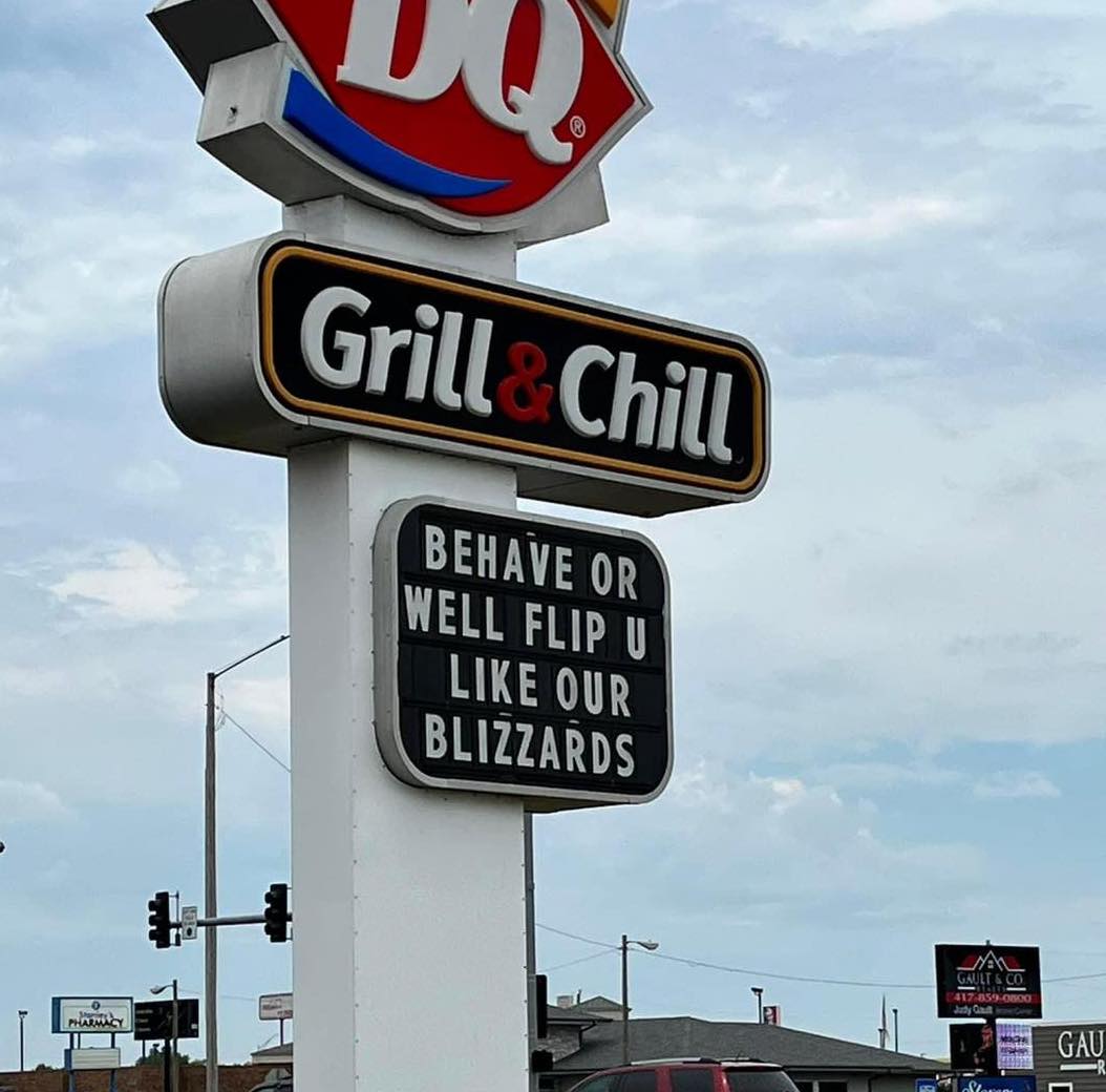 Fast food sign war - sign - Serie Pharmacy Manil Grill&Chill Behave Or Well Flip U Our Blizzards Ma Gault & Co 11001 4178590800 User Moch Stories Gau