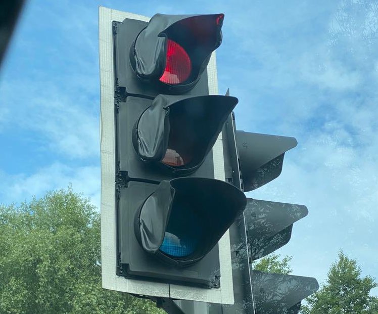 2022 Summer Heatwave Picutres - traffic light