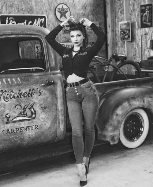 hot girls - monochrome photography - it and Cmc Michell's Carpenter 1950 Te Co Coca