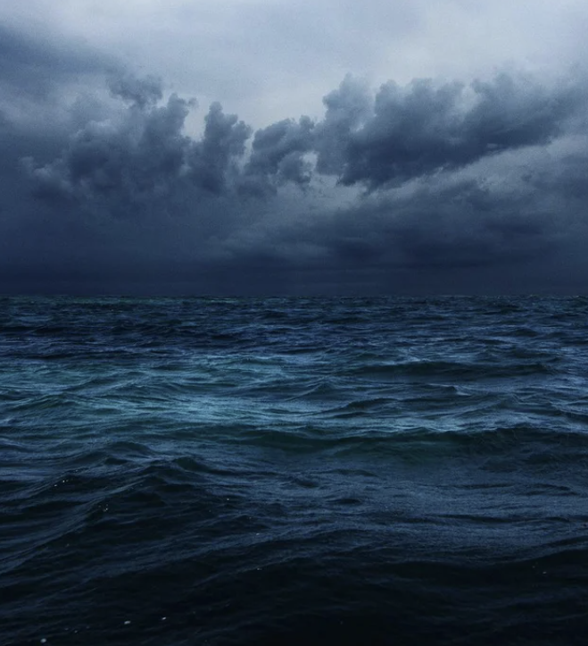 scary water - dark ocean horizon