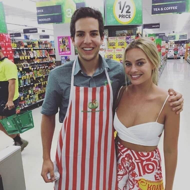 cringe dudes meeting female celebs - margot robbie grocery store - Rice Noodles 3 On Sale Noy 12 Price Frie Coco Coco Tops Tops Face Coc pops Sultor's Tea & Coffee Prowts 10 E Koan