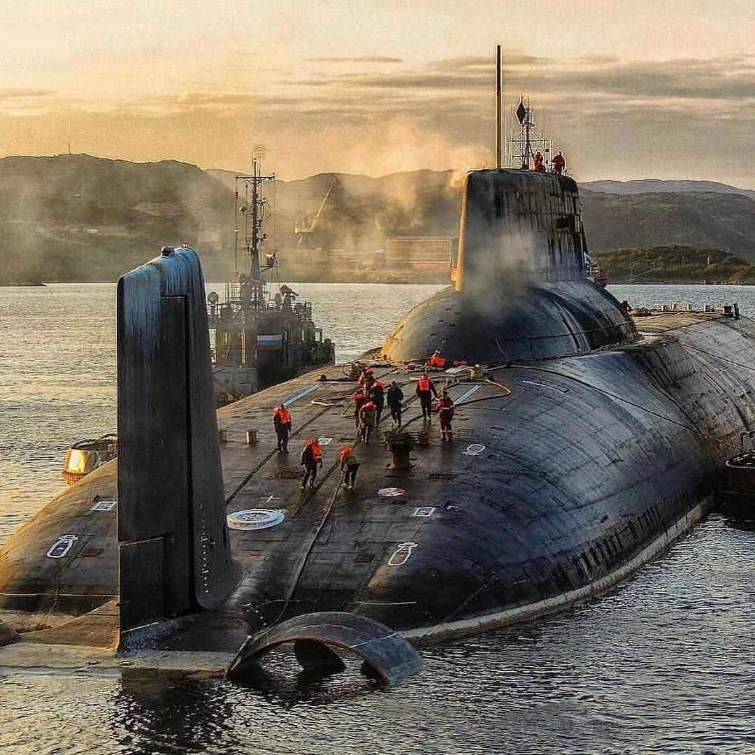 cool pics and memes - typhoon class submarine -