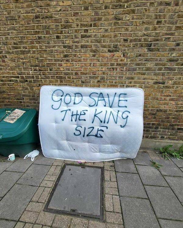 daily dose of pics - wall - God Save The King Size