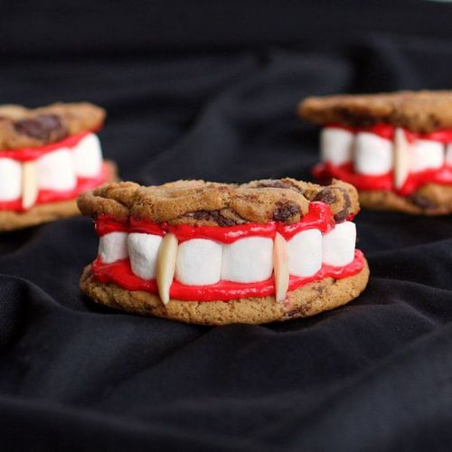 funny pics and randoms - halloween cookie dentures